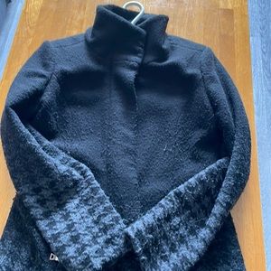 Light winter coat in black and grey